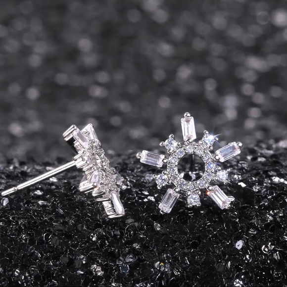 ✨Silver Star Studs✨ - Picture 4 of 7